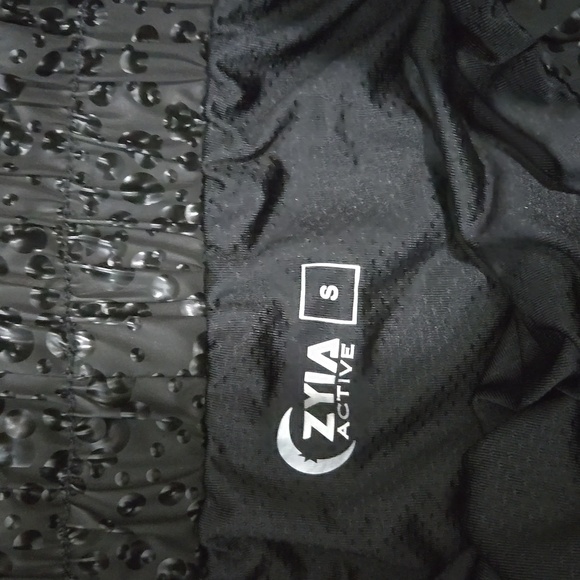 Zyia Athletic Shorts - Picture 5 of 6
